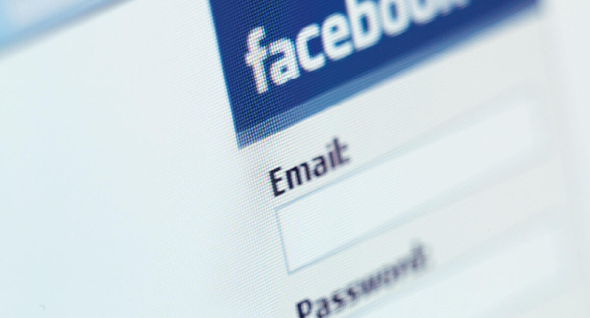 Le avance dell'avvenente avvocatessa opera di un hacker su facebook - 