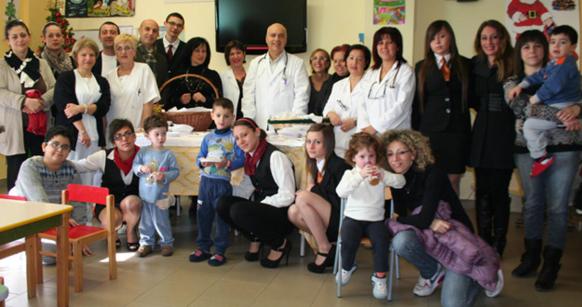 Dolci di Natale ai bambini del reparto di Pediatria e agli anziani della casa Aldisio - 