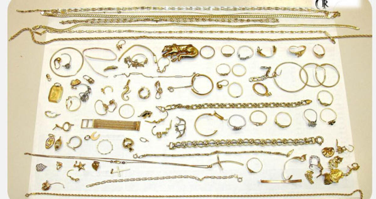 Carabinieri denunciano titolare di vendo e compro oro per riciclaggio - 