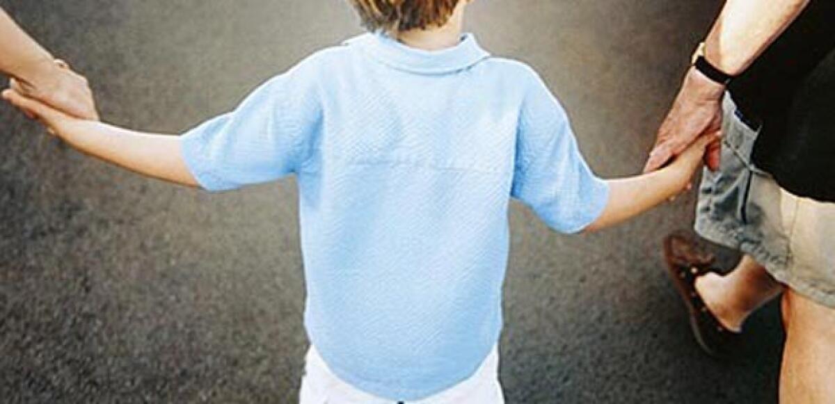 Rimane il cognome materno se i figli naturali vivono con la madre - 