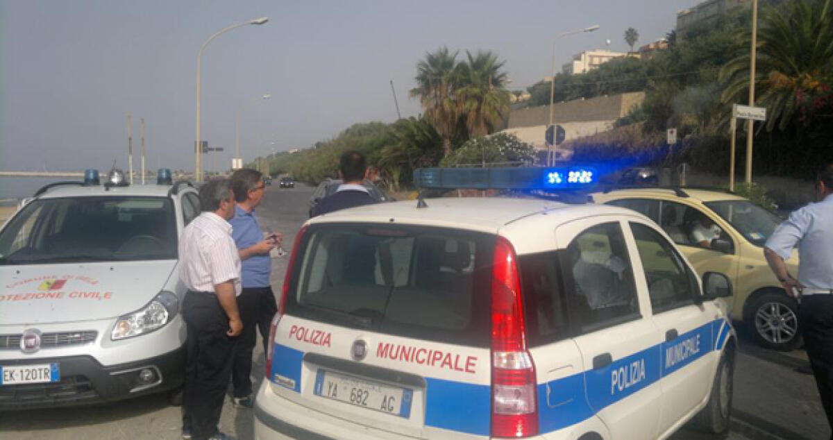 Paura a Orto Pasqualello, cinque famiglie evacuate per un vasto incendio - 