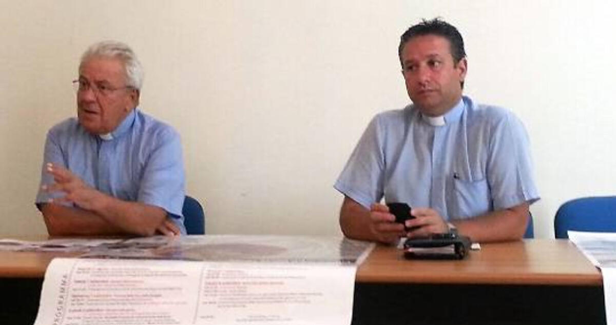 "Una cittu00e0 distratta, ma c'u00e8 chi organizza le distrazioni con l'effimero" -