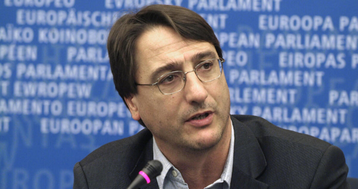 Stoccata di Fava a Crocetta: non può farsi ritrarre con gli inquisiti - 