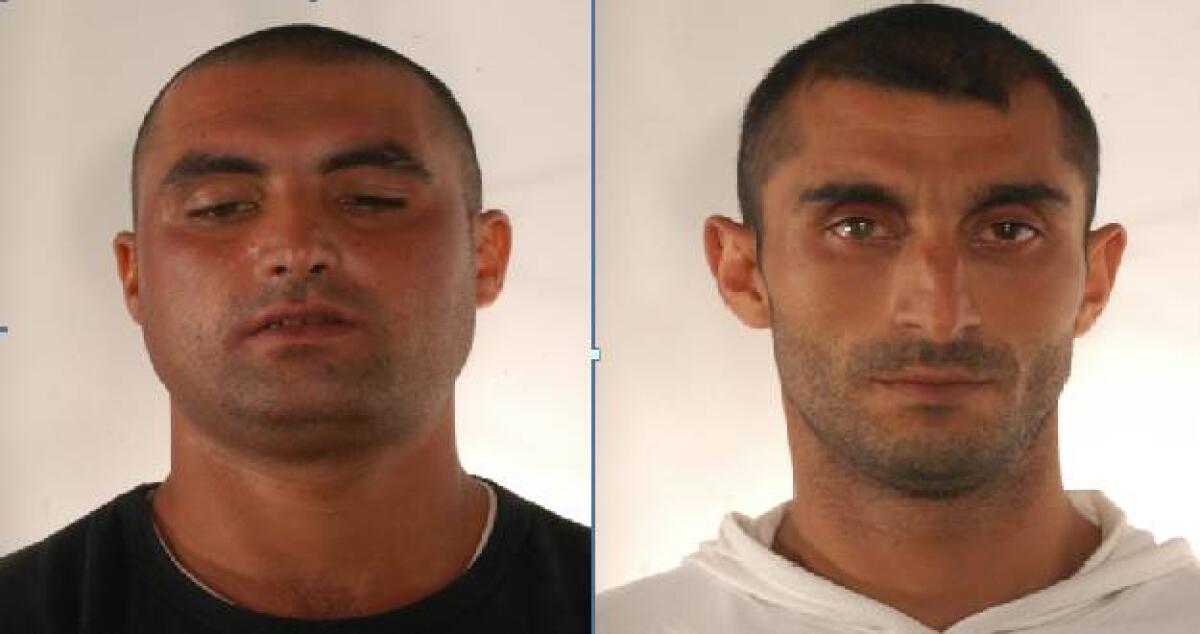 Calci e pugni a due rumene per rubare telefonini, manette  a due connazionali - 