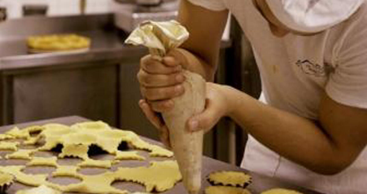Dilagano i pasticceri abusivi, monito della Confcommercio -