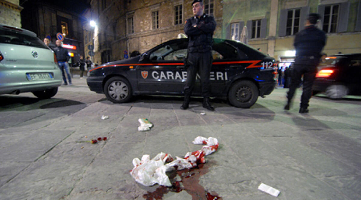 Tenta di accoltellare panificatore, 82enne ferito a bastonate - 