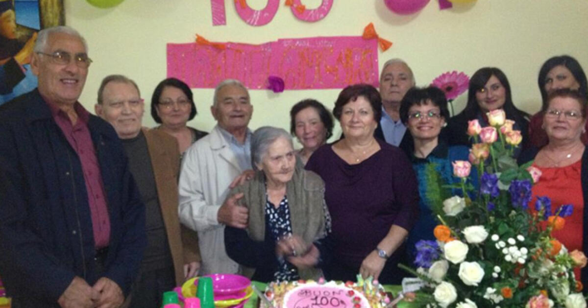 Gela festeggia un'altra centenaria, nonna Emanuela spegne 100 candeline - 