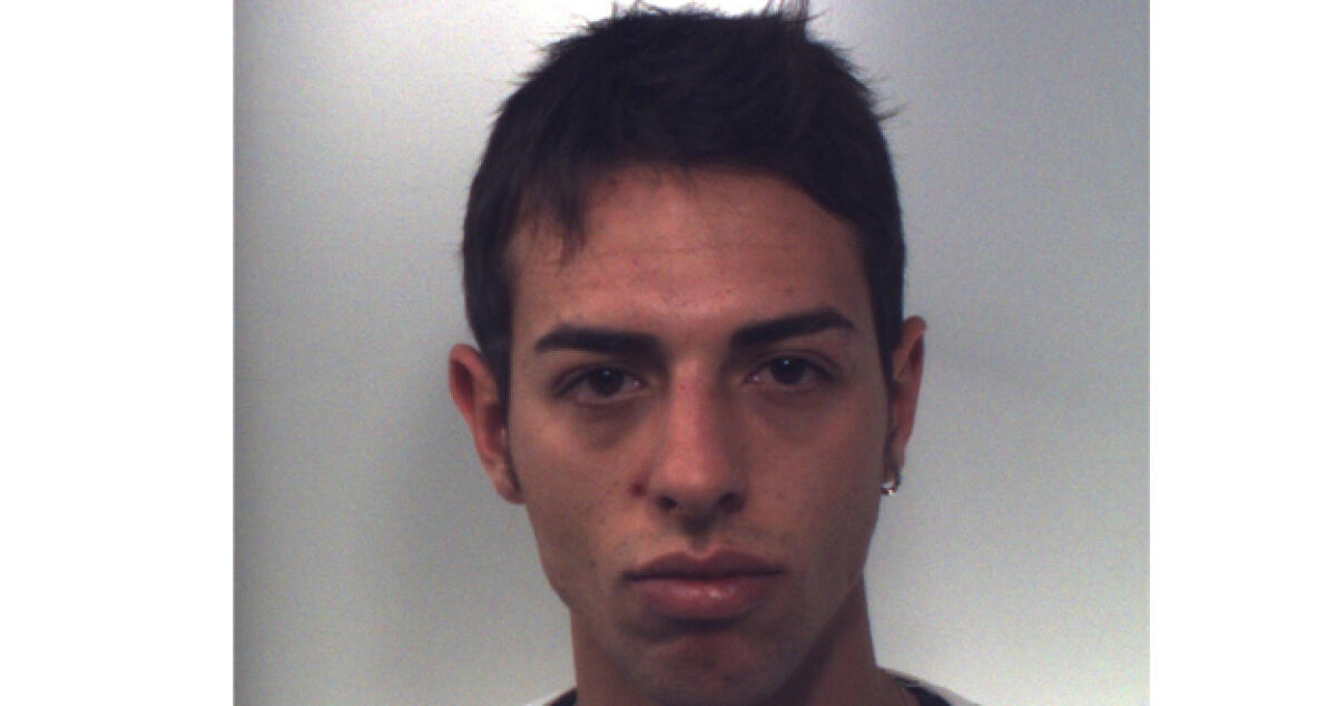 La vittima lo riconosce dalla foto: i carabinieri arrestano un giovane - 