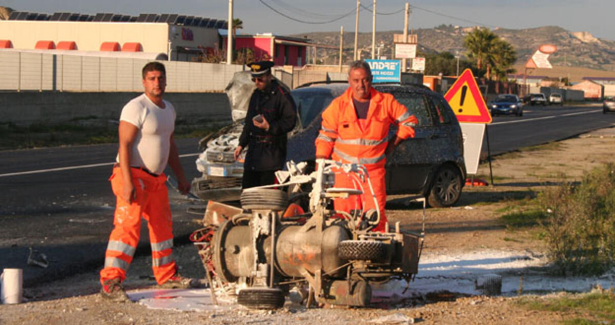 SS 117-bis, auto travolge operatore dell'Anas alle porte della città -