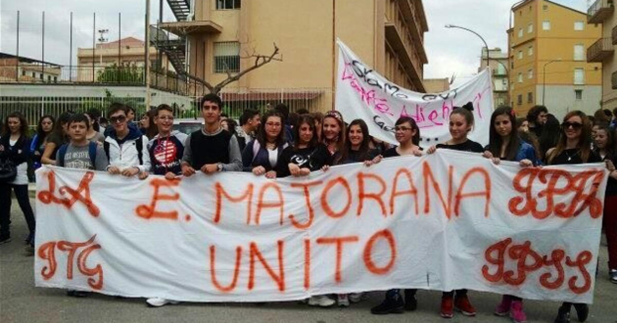 Studenti e professori insieme per dire no alla privatizzazione della scuola -