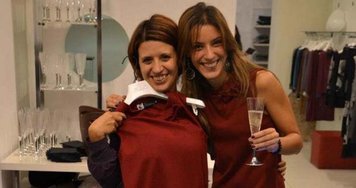 Disegna e produce abiti, il successo di Paola nella moda di Milano -