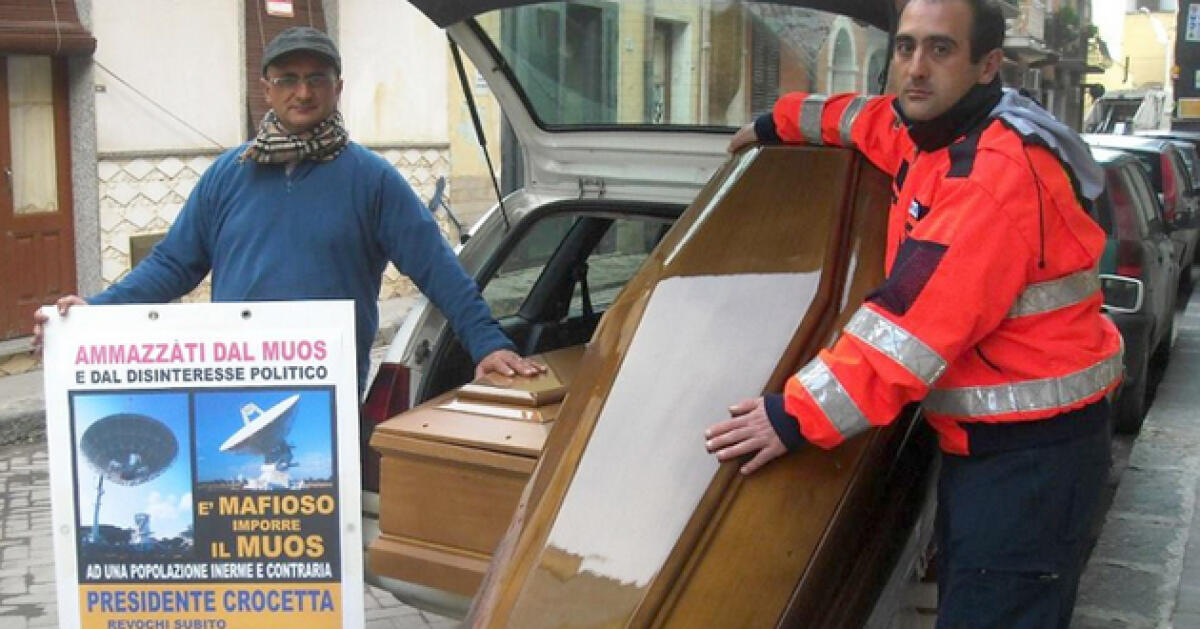 No Muos, Maida con due casse da morto davanti Palazzo D'Orleans -