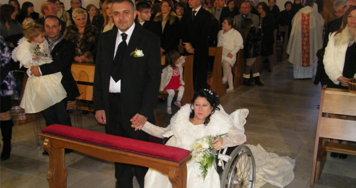 Paraplegica si sposa dopo 12 anni, la diversità non è un limite - 