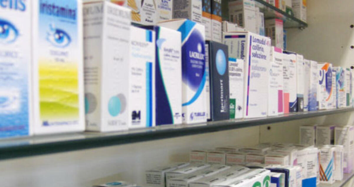 Rubano farmaci appena acquistati: sparite anche panchine -