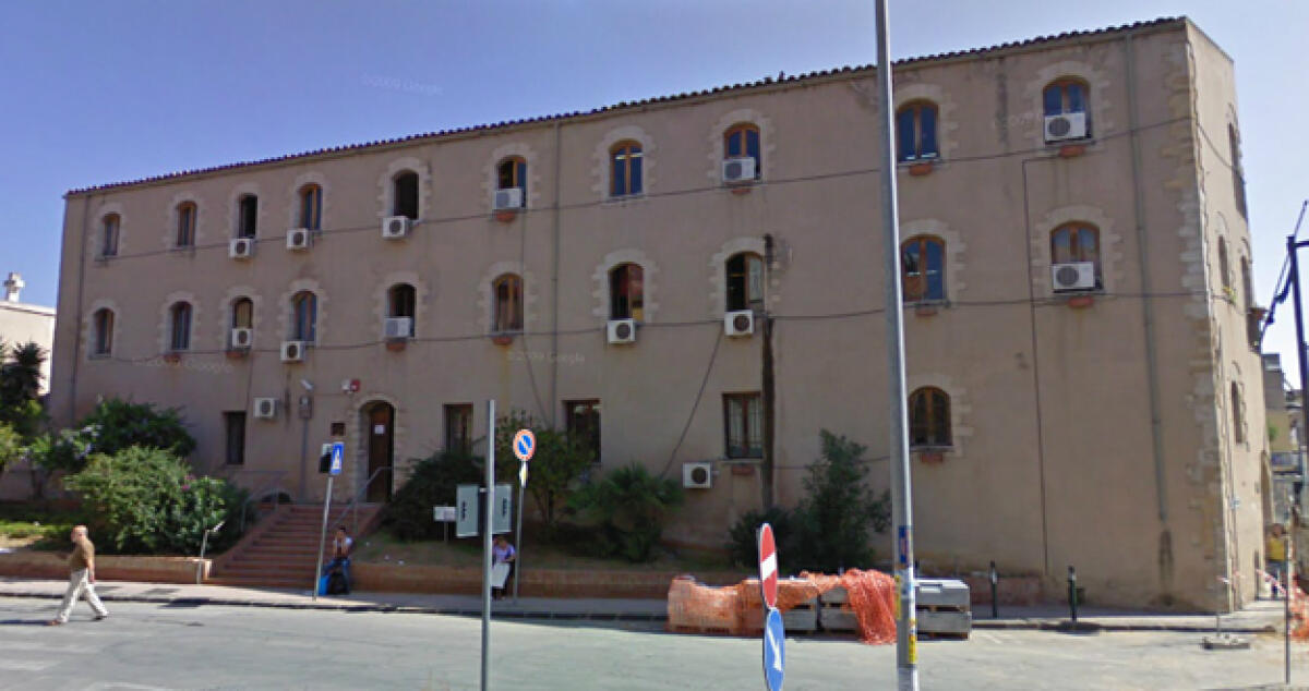 Biblioteca Euclide al lumicino, sospesa la consultazione di riviste e quotidiani -