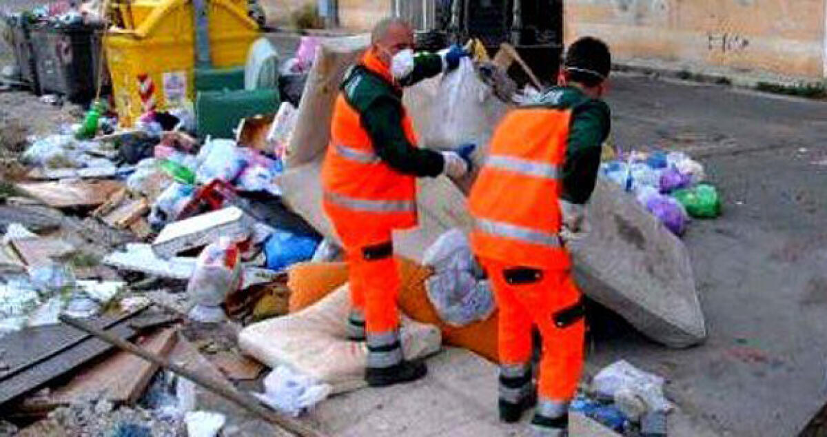 Mancano anche le divise invernali, netturbini verso sciopero -