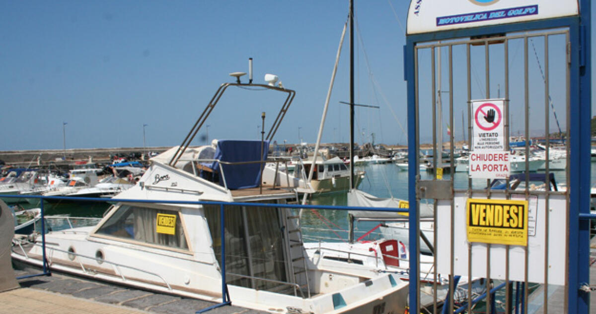 Ladri in azione al porto e in via Pisa, tentato furto in una banca - 