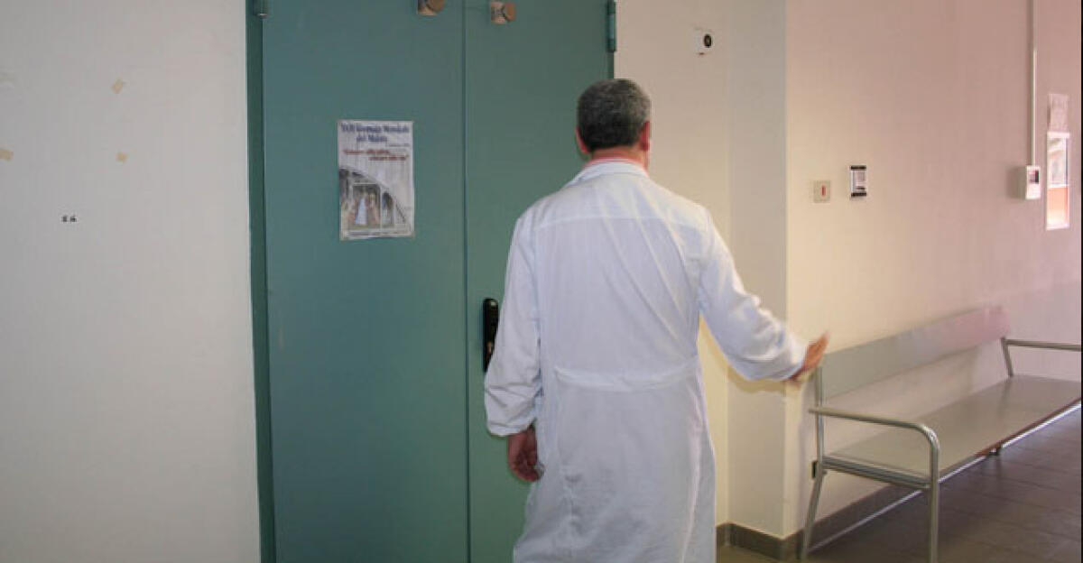 "Non invio i miei assistiti in ospedale", medico Asp rischia il licenziamento -