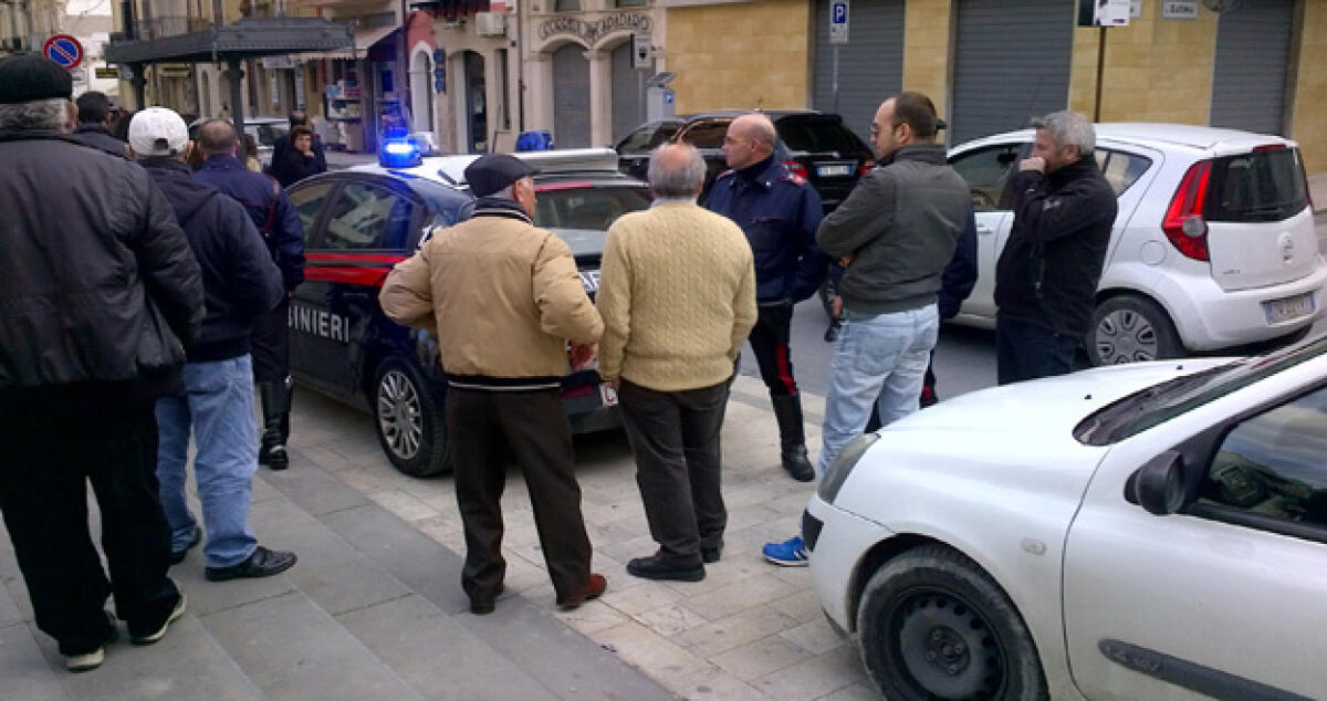 Funerale si trasforma in maxi rissa: il parroco interrompe l'omelia -