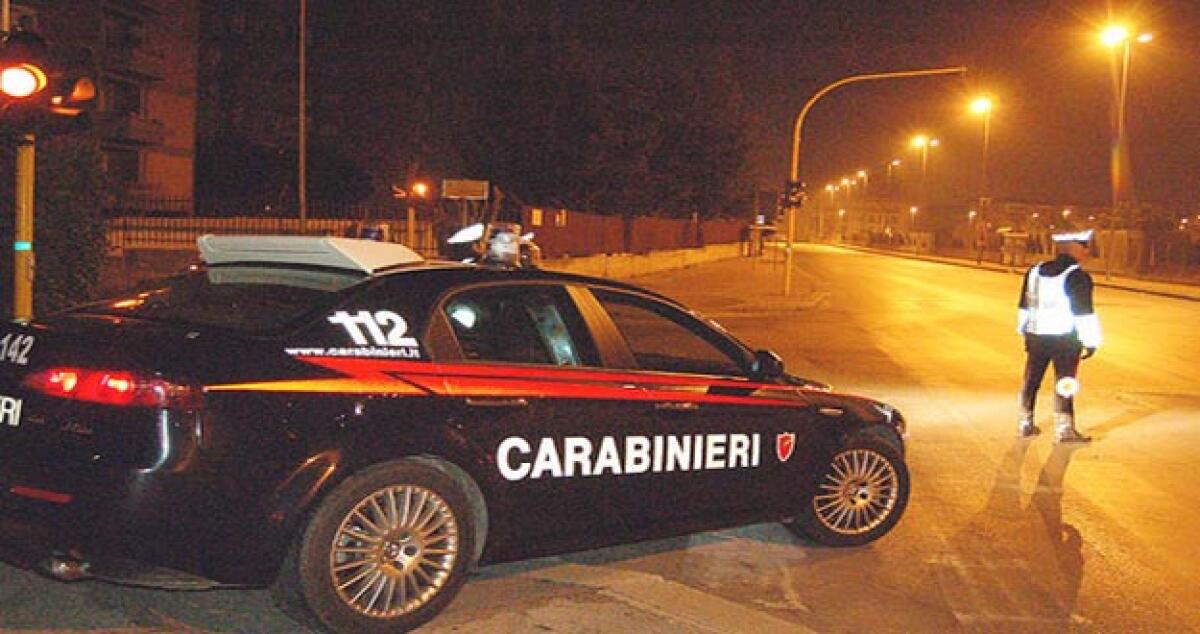 Non si fermano ad alt carabinieri: denunciati due fratelli -