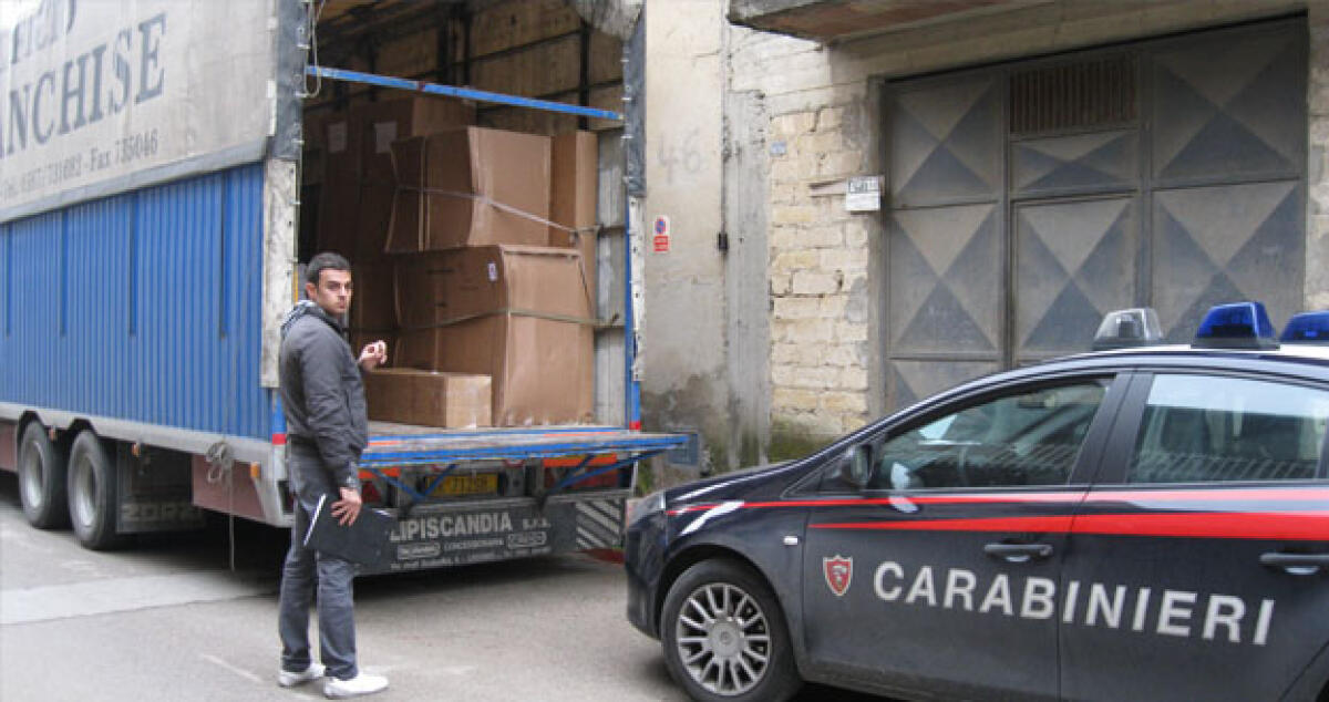 Rapina in pieno giorno in via Margi, autotrasportatore ferito alla testa -