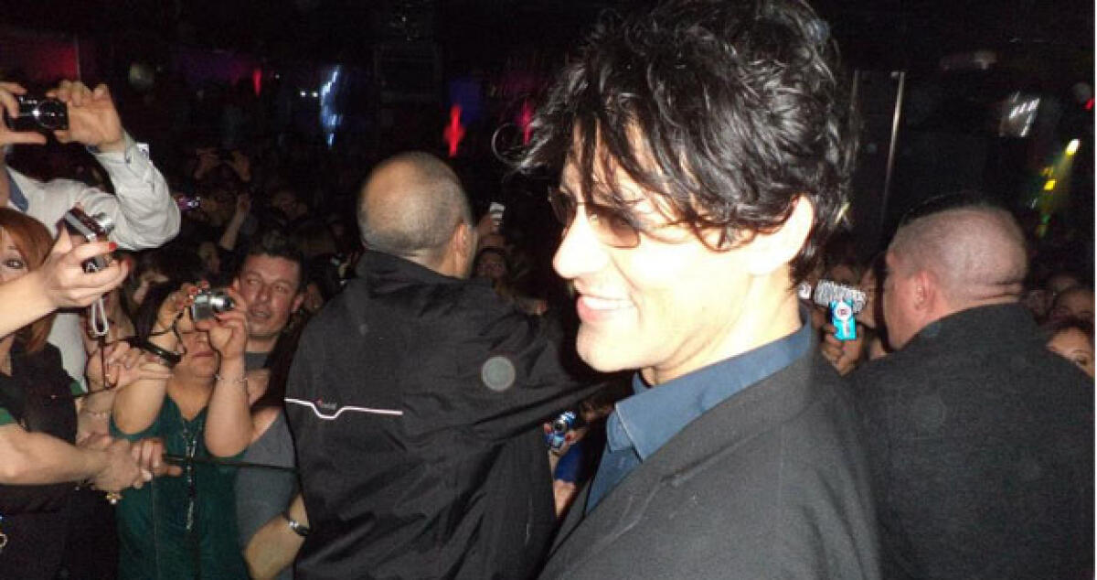 Tutti pazzi per Gabriel Garko, l'attore spopola al Frutto Proibito -