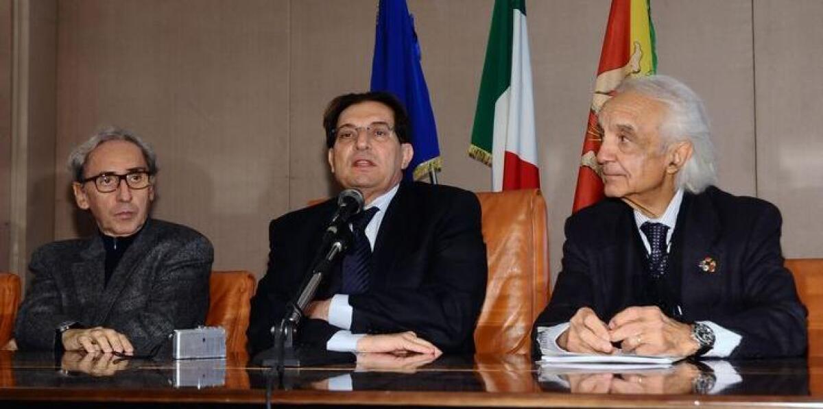 Meccaniche celesti e gravità permanente, Crocetta pensa a Presti e Sgarlata - 