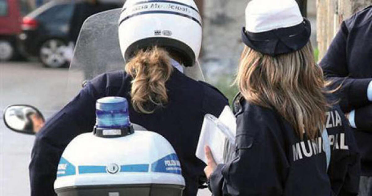 Sono inabili per lavorare in strada, la commissione dà ragione a due vigilesse -