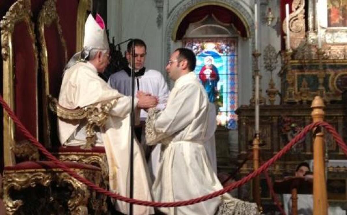 Un giovane si consacra a Dio, Filippo Celona ordinato diacono dal vescovo - 