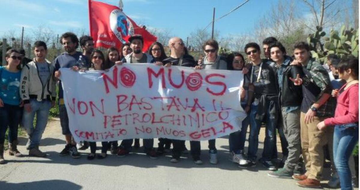No Muos, cittadini indignati: "Rilasciate i due attivisti arrestati" -