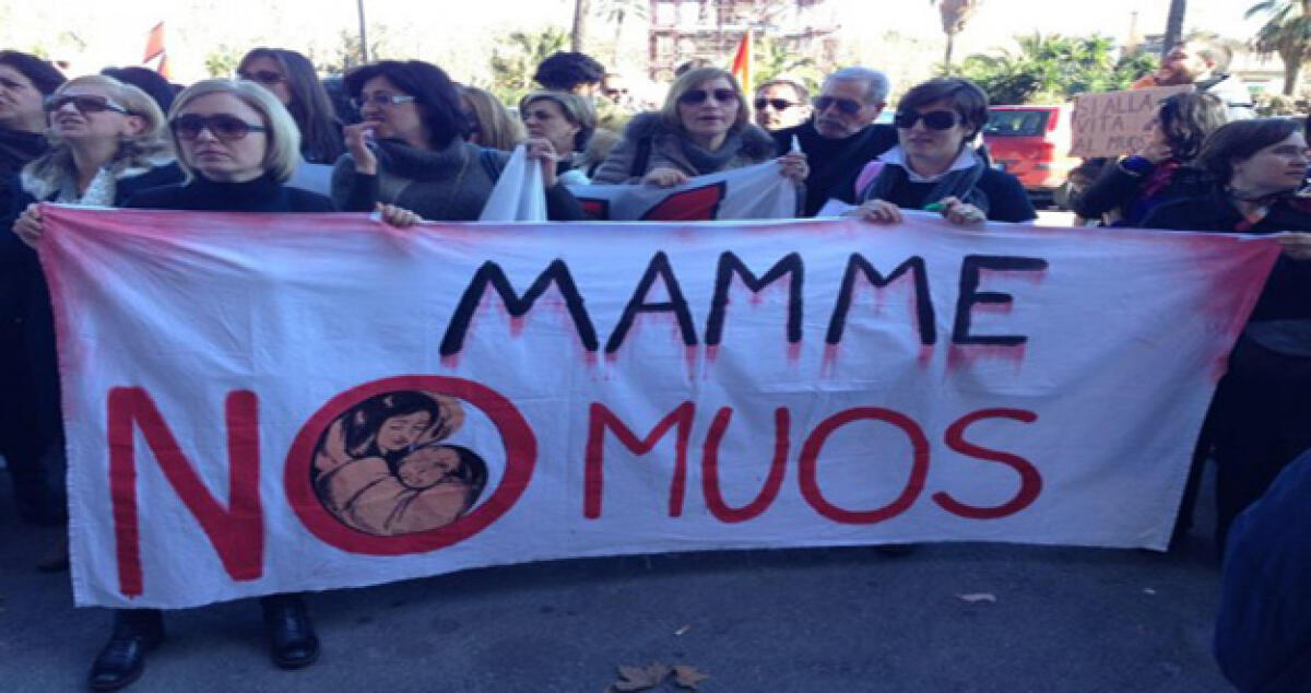 Le mamme "No Muos" bloccano la strada e domenica la protesta al Vaticano -