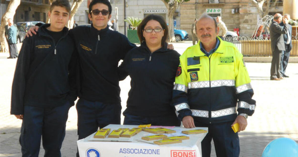 Venduti 68 bonsai per promuovere la ricerca contro l'Aids -