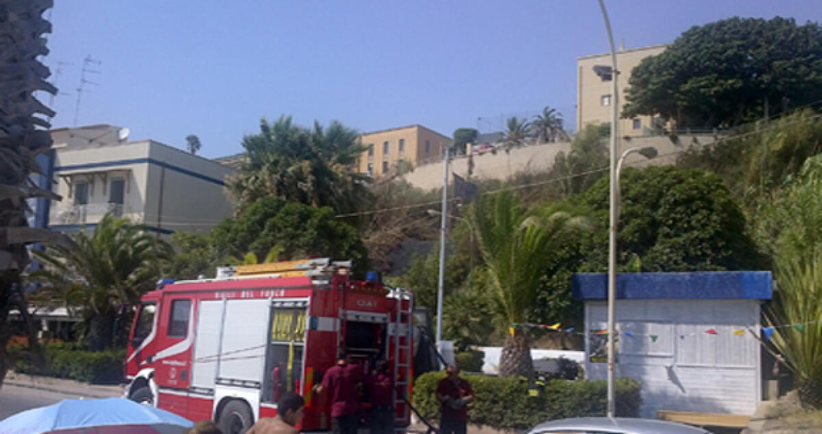 Riprendono i roghi delle aree verdi: Lungomare invaso dal fumo - 