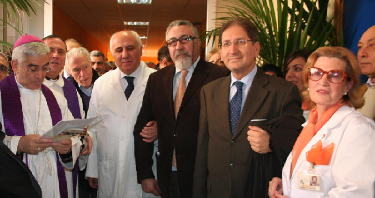 Solo un medico per la Breast unit, aumentano i tumori al seno - La festa della prima inaugurazione della Breast Unit. 