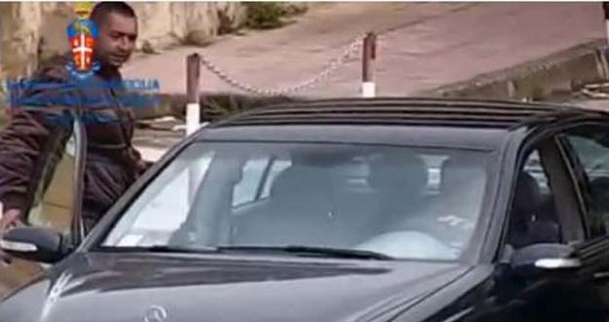 Blitz antidroga, cocaina venduta a noto imprenditore: Dipendente la consegnava - 