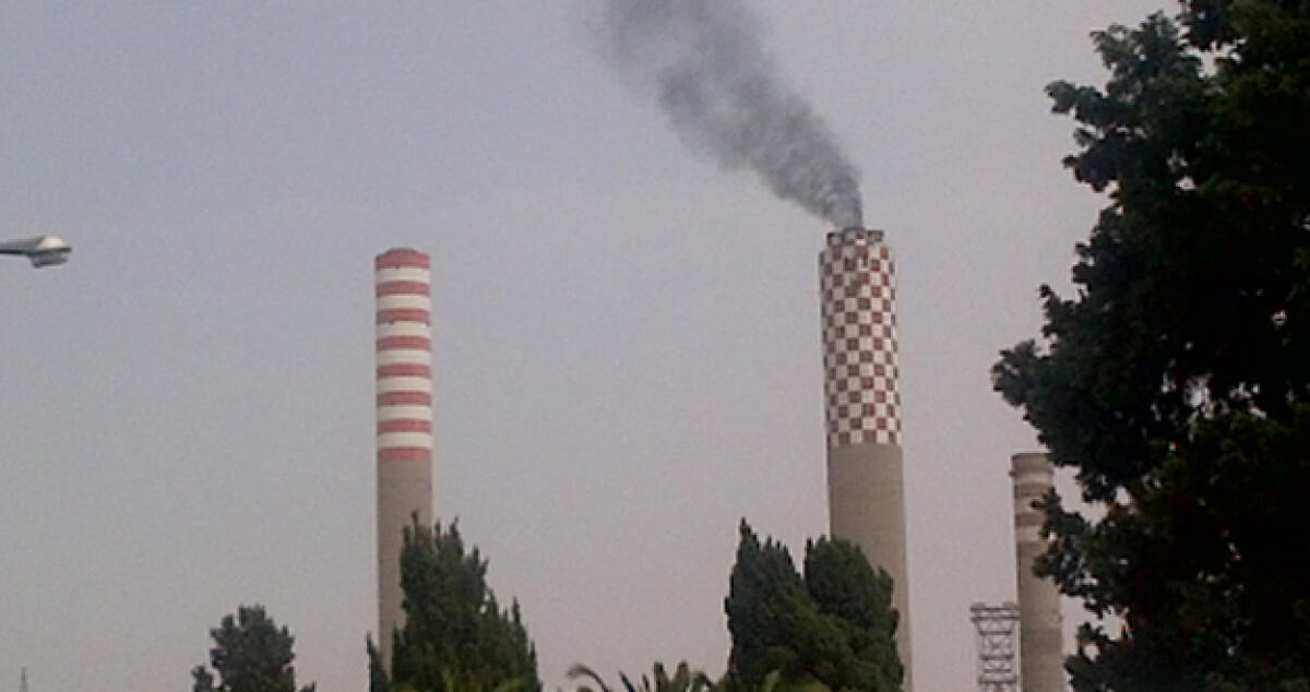 Fumi dal camino della Raffineria, riavviata la centrale elettrica - 