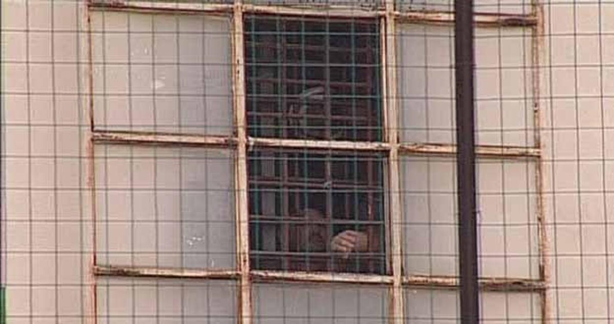 Nessun reinserimento fuori dal carcere: Protestano detenuti, anche nomi noti - 