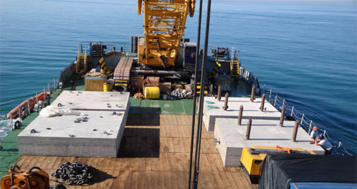 Navi cisterna attraccano al Porto Isola Eni: Verso superamento del blocco - 