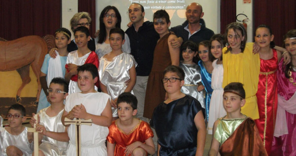 "Viaggio nel mito" con uno spettacolo teatrale, in scena gli alunni della Capuana - 