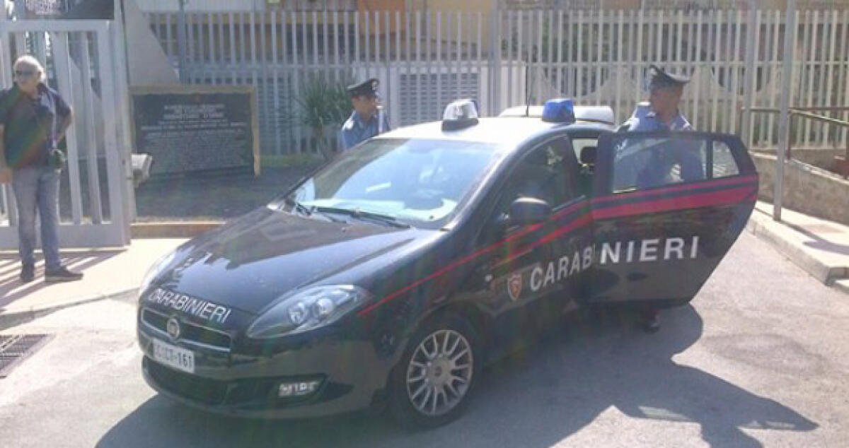 Sfiorato il dramma dopo lite di vicinato: Pensionato si arma di falce - 