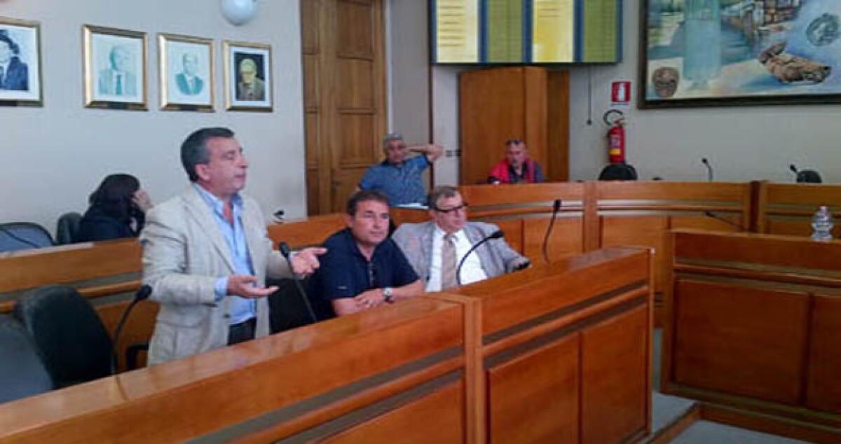 Consiglio a vuoto, Farruggia: "basta prelievi per favorire gli amici" - 