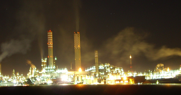 raffineria_notturna.jpg