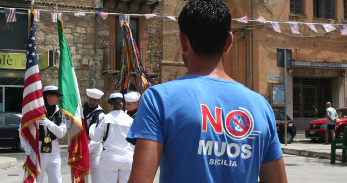 "Liberateci da voi...liberateci dal Muos": Protesta contro anniversario sbarco - 