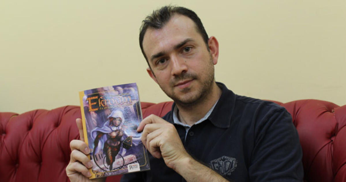 Lo scrittore Runza presenta Ekroom, il pianeta con tre lune - 