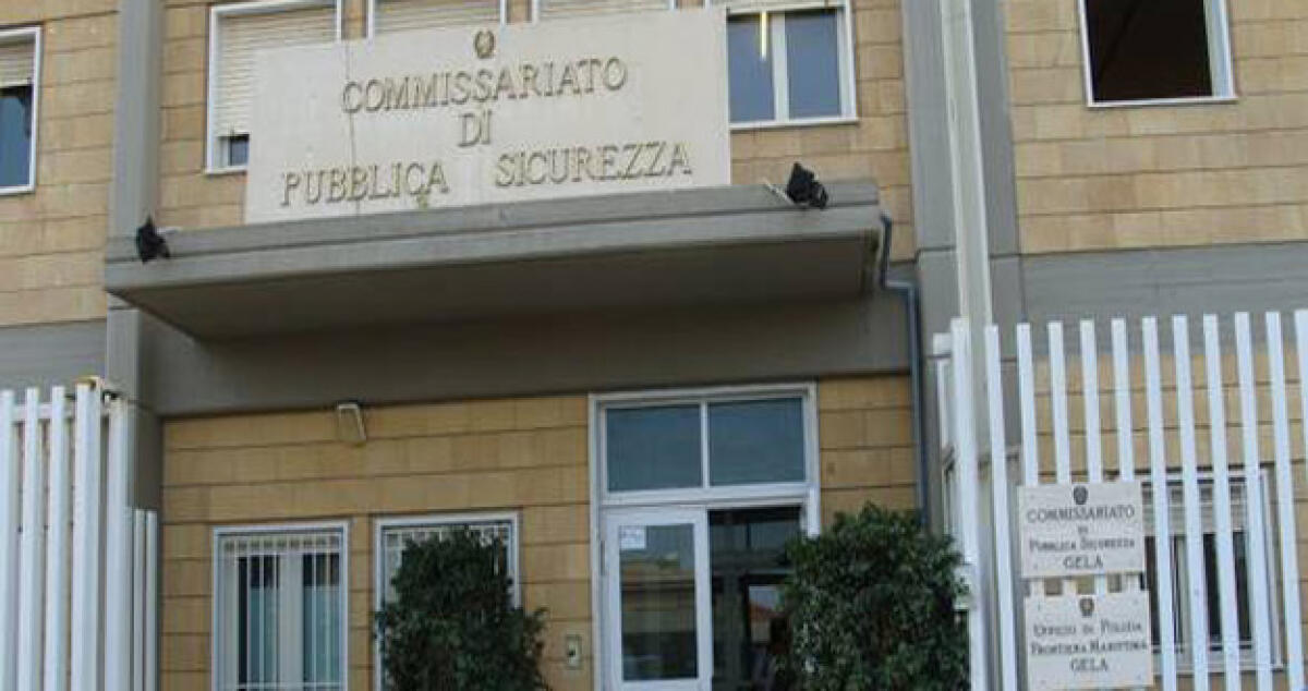 Offese alle forze dell'ordine, denunciato un giovane - 