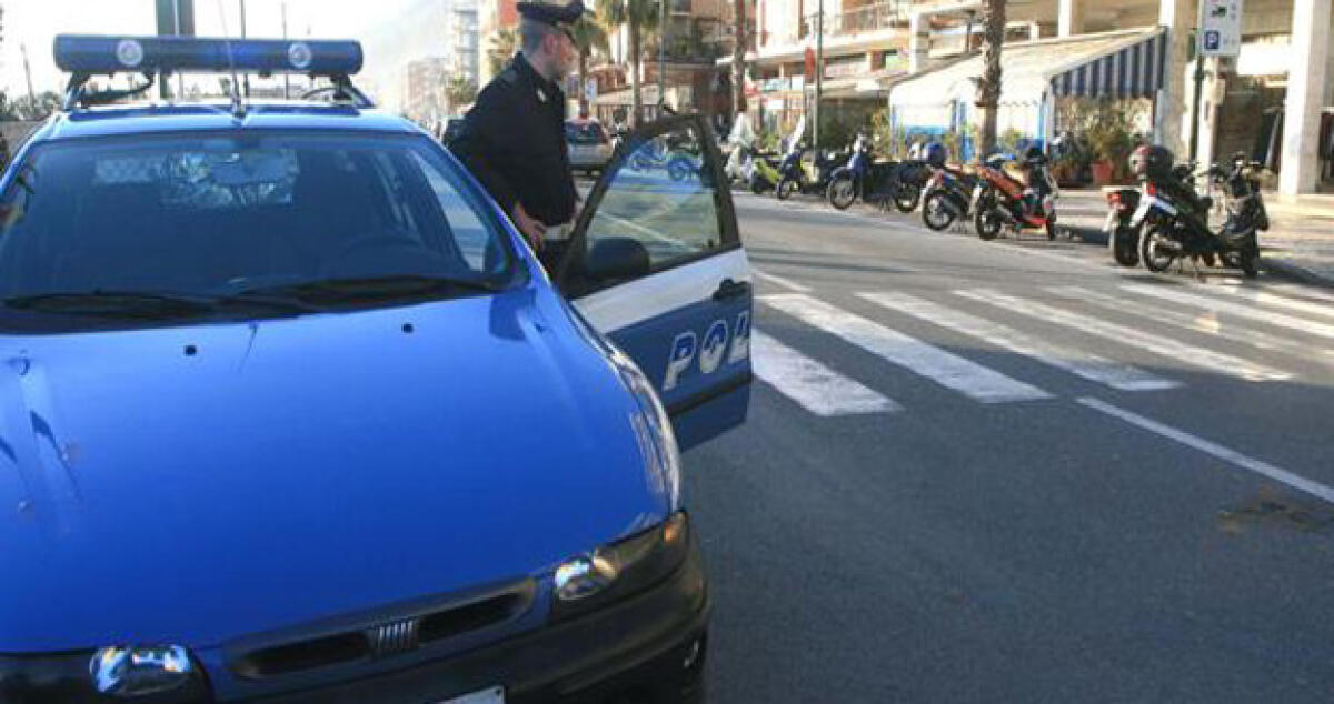 Centauro finisce in ospedale: Scontro con una vettura della polizia -