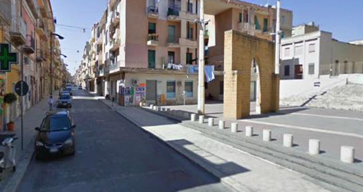 Cede il manto stradale di corso Aldisio: Di chi è la responsabilità? - 