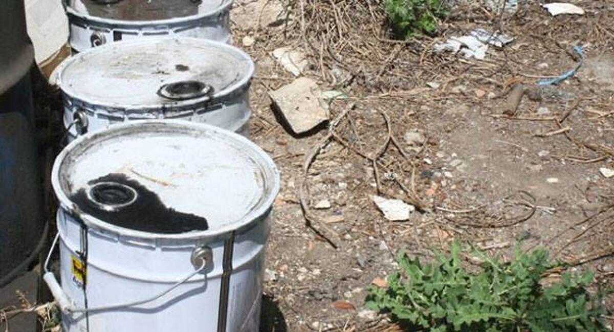 La Capitaneria sequestra tre fusti di oli esausti abbandonati - 