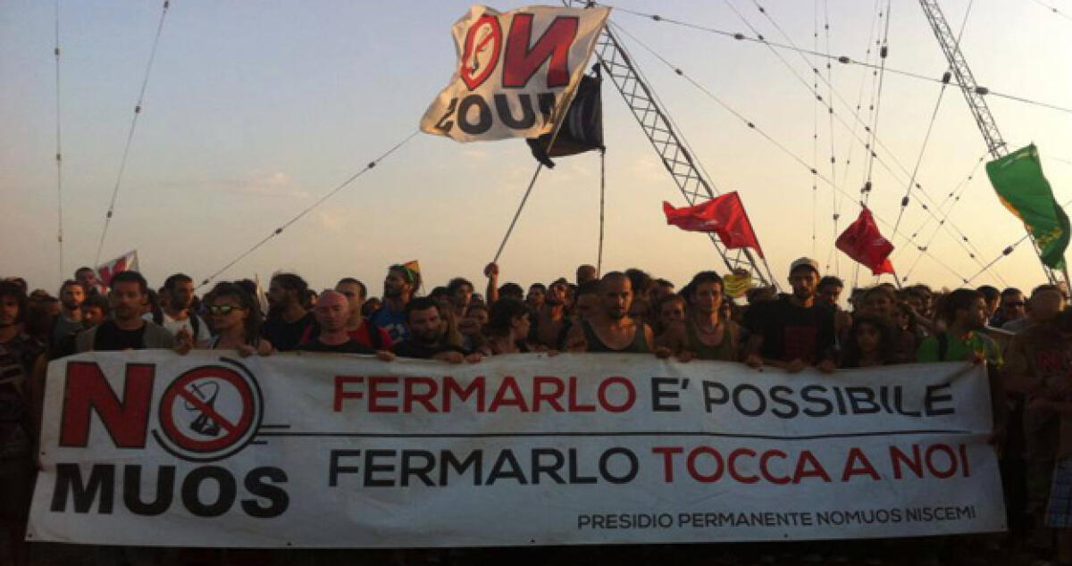 Protesta No Muos, manifestanti sfondano recinzioni base Usa. VIDEO - 