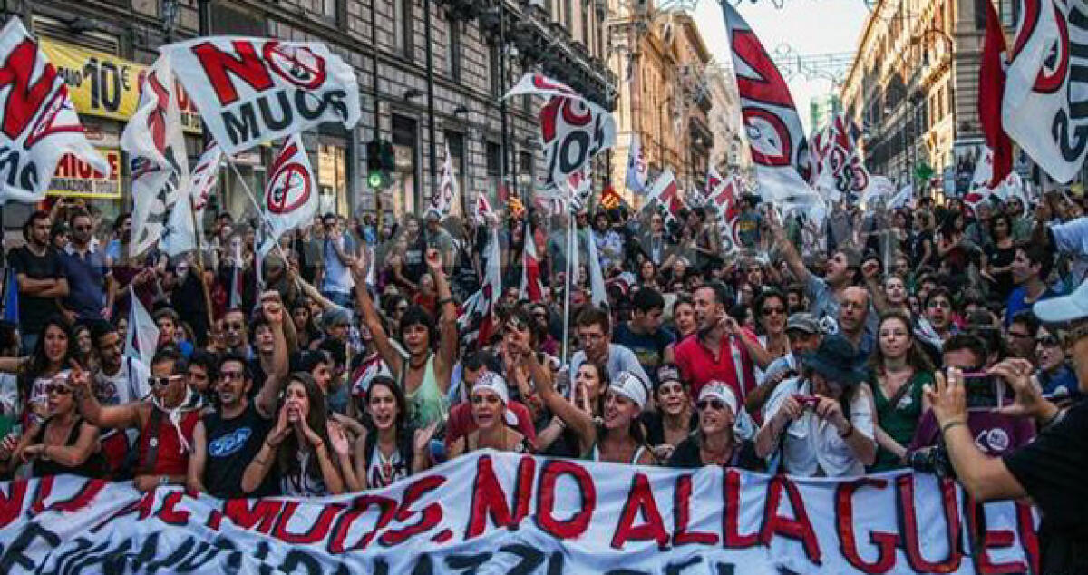 No Muos a Palermo, corteo fino all'Ars: Gli occupanti lasciano l'aula. VIDEO - 